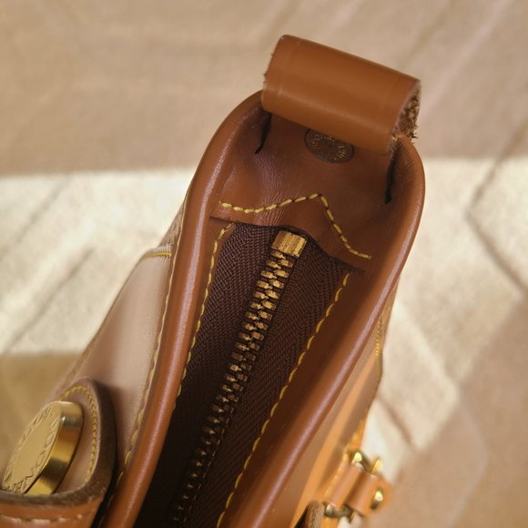 Dooney and Bourke Genuine Leather Tan Shoulder Bag - Picture 9 of 13